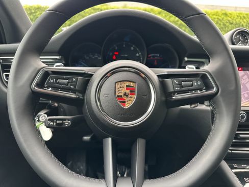 Certified 2025 Porsche Macan AWD/4WD image 25