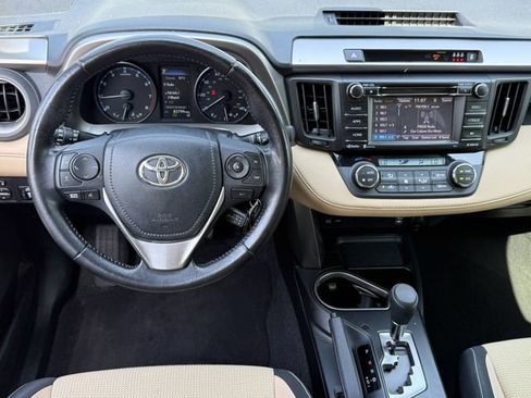 Used 2017 Toyota RAV4 XLE FWD image 12