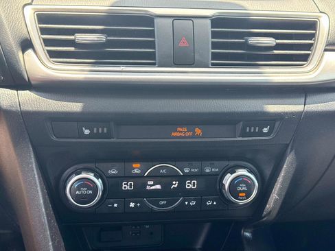 Used 2018 MAZDA MAZDA3 Touring FWD image 24