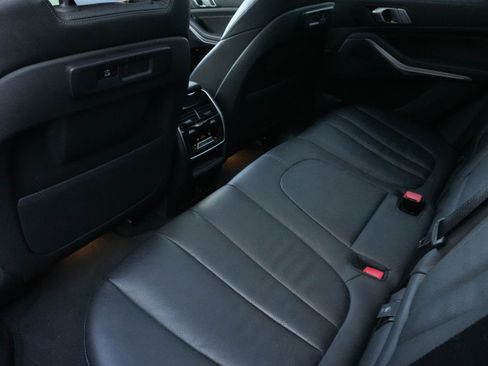 Certified 2022 BMW X5 xDrive40i w/ M Sport Package image 32