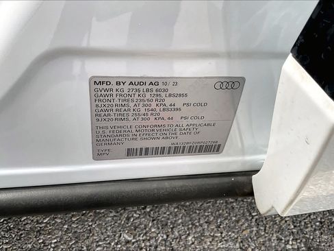 Used 2024 Audi Q4 e-tron Premium Plus AWD/4WD image 34