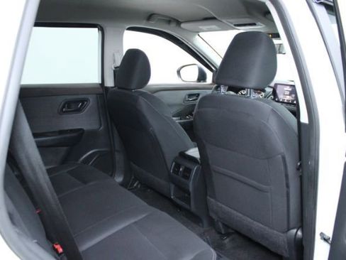 Used 2023 Nissan Rogue S image 22