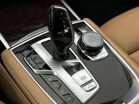 Used 2020 BMW 745e xDrive image 22