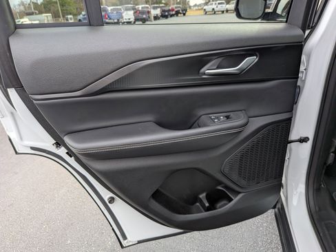 Used 2023 Jeep Grand Cherokee Altitude image 29