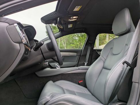 Certified 2023 Volvo S90 B6 Ultimate w/ Protection Package Premier AWD/4WD image 2