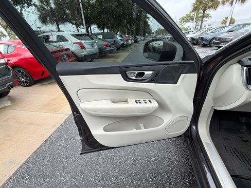 Used 2023 Volvo XC60 B5 Ultimate w/ Protection Package Premier FWD image 14