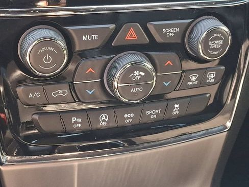 Used 2021 Jeep Grand Cherokee Laredo X AWD/4WD image 18