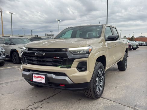 Used 2023 Chevrolet Colorado Z71 w/ Z71 Convenience Package 2 AWD/4WD image 2