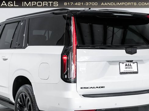 Used 2024 Cadillac Escalade ESV Premium Luxury w/ Performance Package AWD/4WD image 35