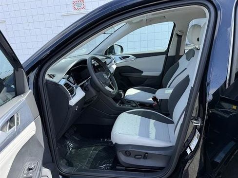 New 2025 Volkswagen Taos SE image 15