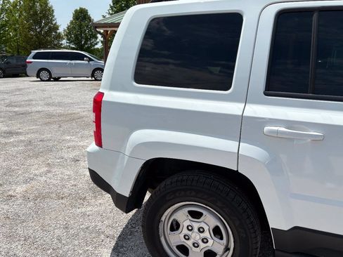 Used 2016 Jeep Patriot Sport w/ Power Value Group AWD/4WD image 14
