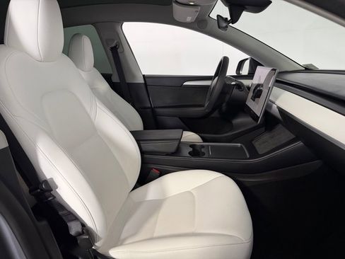 Used 2024 Tesla Model Y Long Range image 33