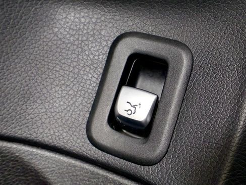 Used 2015 Mercedes-Benz C 300 4MATIC Sedan image 21