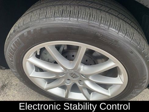 Used 2019 Porsche Cayenne S image 13