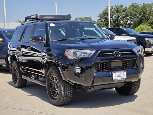 Used 2022 Toyota 4Runner SR5 Premium w/ Moonroof Package AWD/4WD image 2