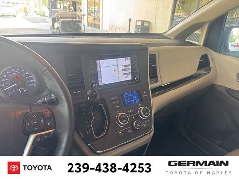 Used 2018 Toyota Sienna XLE Premium image 16