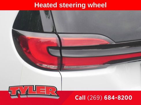 Used 2023 Chrysler Pacifica Touring-L FWD image 12