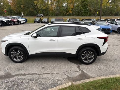New 2025 Chevrolet Trax LT w/ Driver Confidence Package image 26