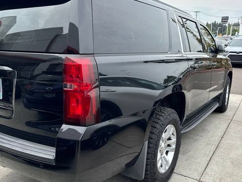 Used 2018 Chevrolet Suburban LT w/ Luxury Package AWD/4WD image 4