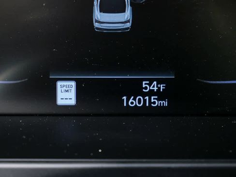 Certified 2025 Hyundai Elantra Sport image 11