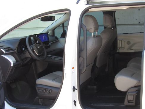 Certified 2025 Toyota Sienna XLE w/ XLE Plus Package AWD/4WD image 14