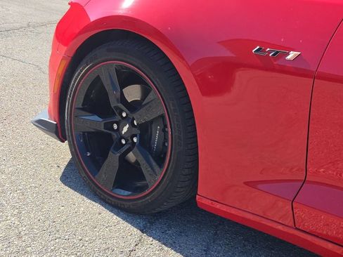 Used 2021 Chevrolet Camaro LT RWD image 9
