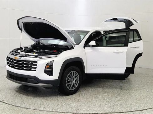 Used 2026 Chevrolet Equinox LT FWD image 7