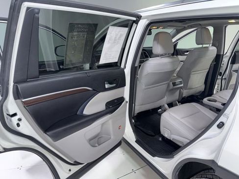 Used 2016 Toyota Highlander Limited Platinum AWD/4WD image 28