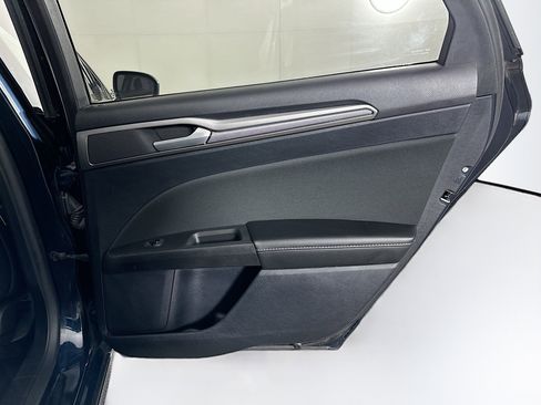 Used 2020 Ford Fusion SE image 28