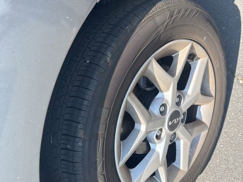 Used 2023 Kia Soul LX w/ LX Technology Package FWD image 21