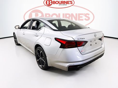 Used 2024 Nissan Altima 2.5 SR w/ SR Premium Package AWD/4WD image 9