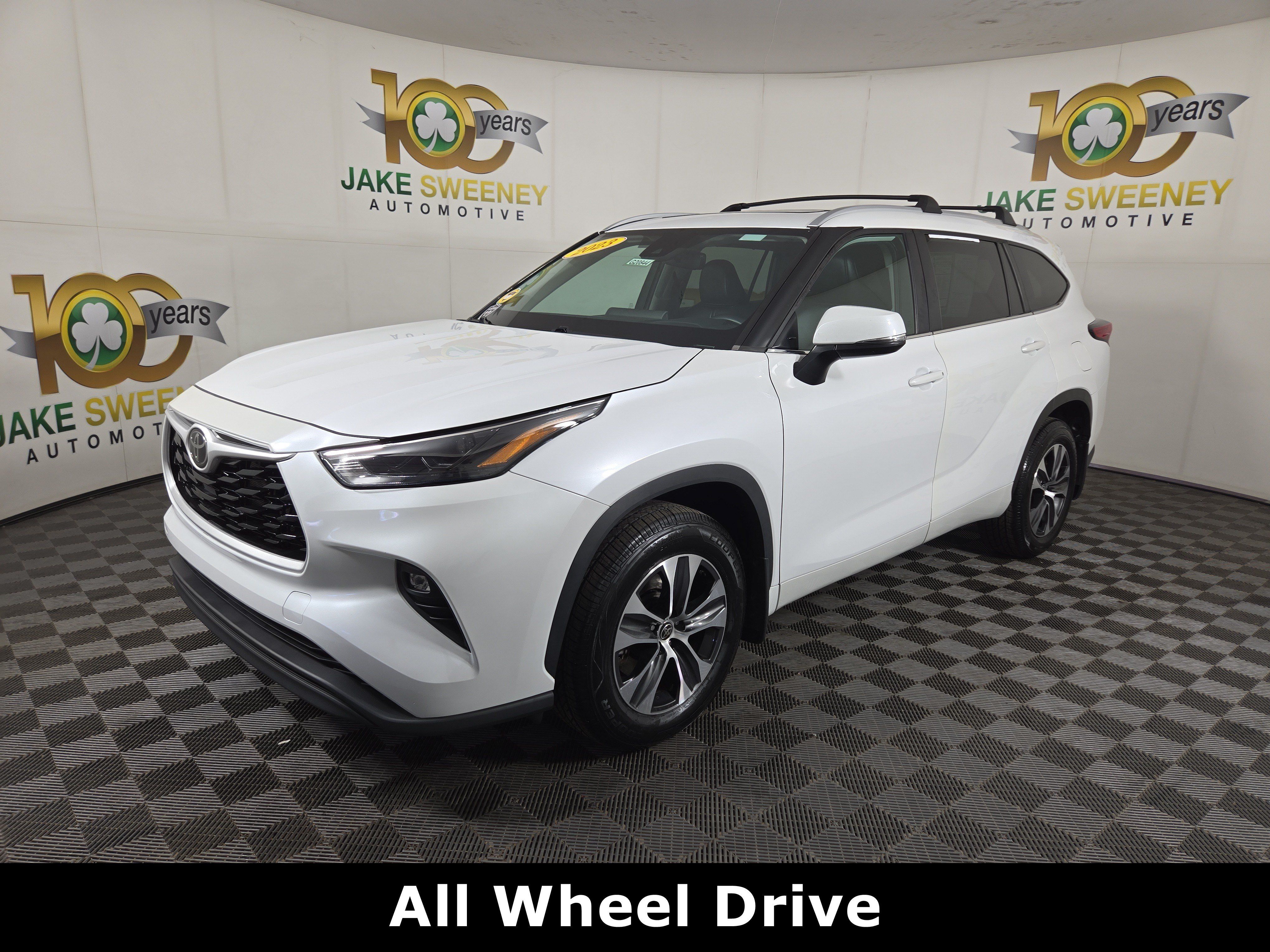 Used 2023 Toyota Highlander XLE AWD/4WD image 3