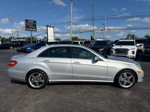 Used 2011 Mercedes-Benz E 550 4MATIC Sedan image 2