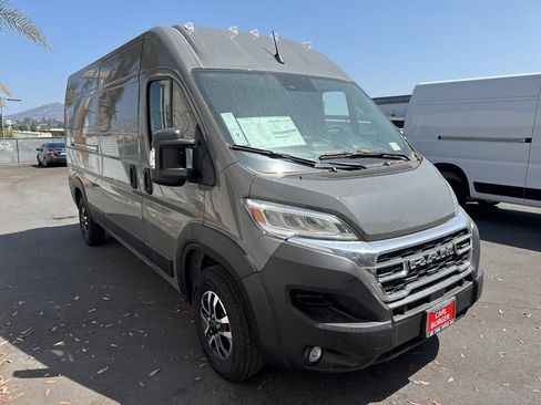 New 2025 RAM ProMaster 2500 w/ Quick Order Package 22G SLT image 3