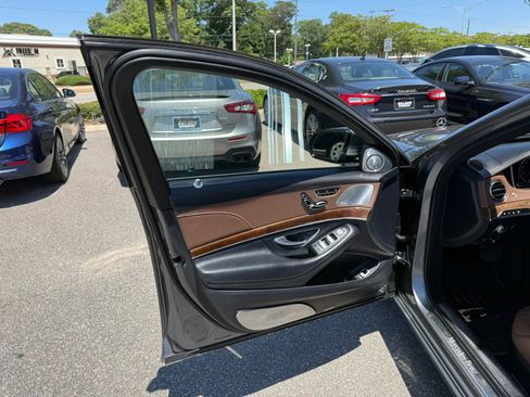 Used 2017 Mercedes-Benz S 550 4MATIC Sedan image 6