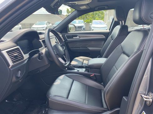 Used 2022 Volkswagen Atlas Cross Sport SE FWD image 11