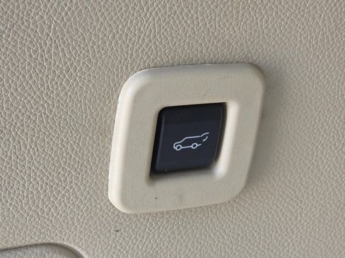 Used 2016 Ford Expedition XLT w/ Equipment Group 202A RWD image 14