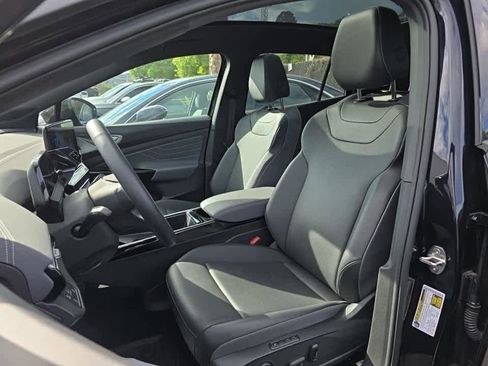 Used 2024 Volkswagen ID.4 S image 9