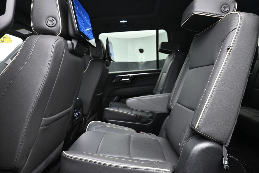 Used 2025 Chevrolet Suburban Premier AWD/4WD image 14