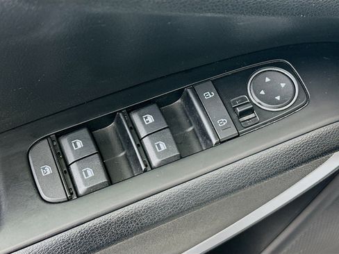 Used 2025 Kia Soul LX w/ LX Technology Package FWD image 15