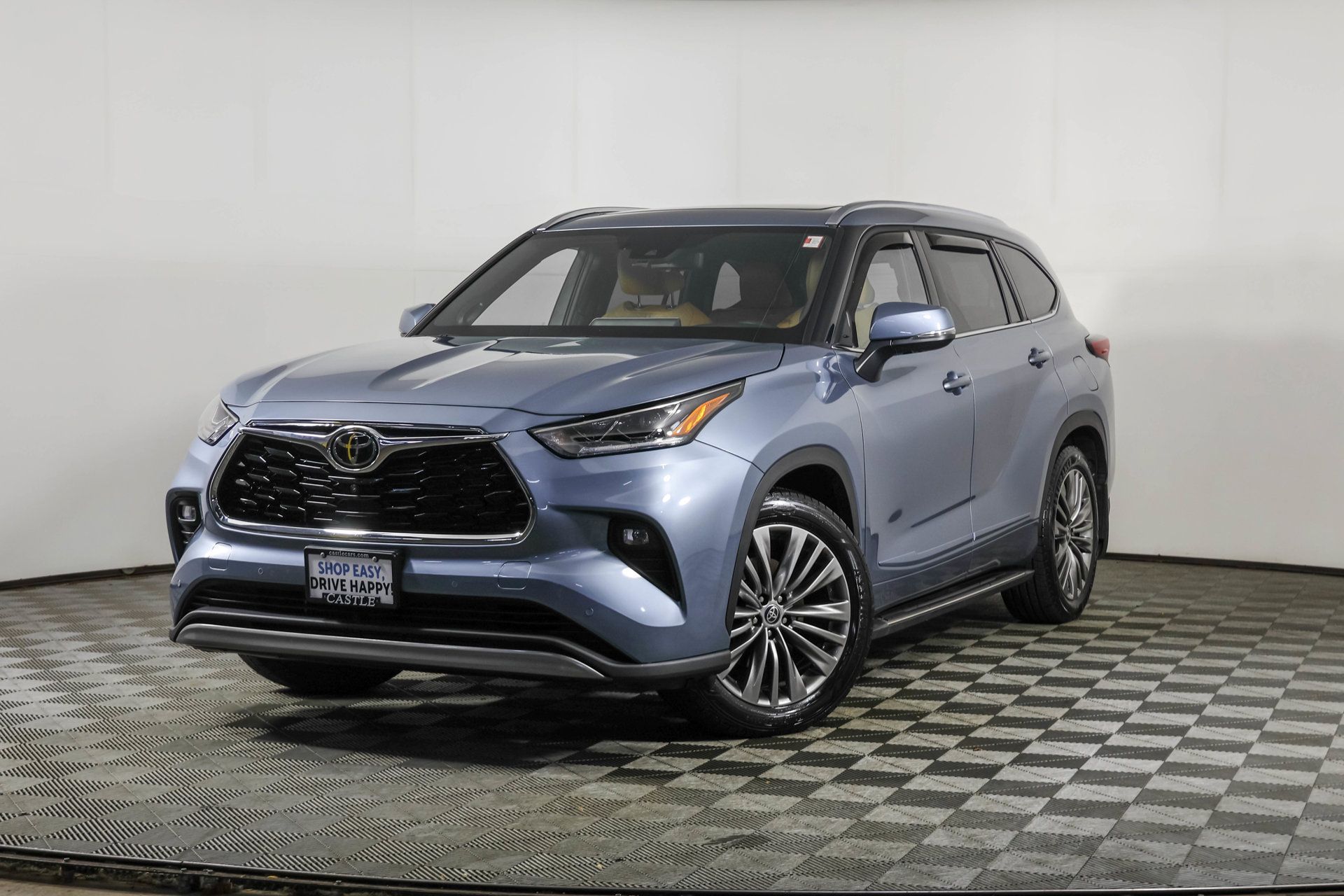 Used 2022 Toyota Highlander Platinum AWD/4WD image 2