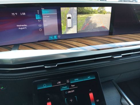 New 2026 Cadillac Escalade Platinum Sport AWD/4WD image 17