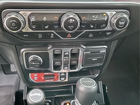 Used 2021 Jeep Gladiator Rubicon AWD/4WD image 24