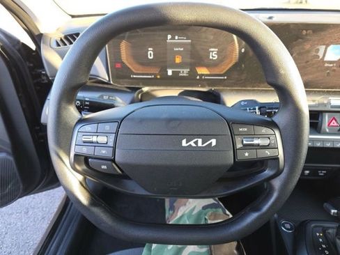 Used 2025 Kia K4 LXS FWD image 13