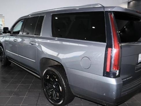 Used 2019 Cadillac Escalade ESV Premium Luxury image 3
