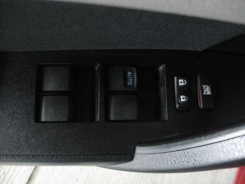 Used 2014 Toyota Corolla LE image 11