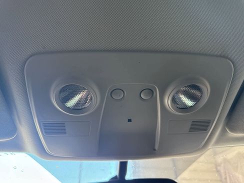 Used 2017 Chevrolet Traverse LT image 26