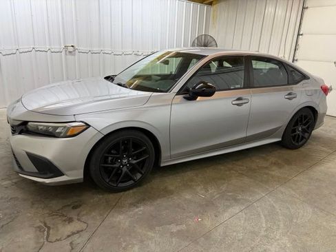 Used 2022 Honda Civic Sport image 4