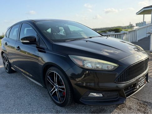 Used 2016 Ford Focus ST FWD image 3