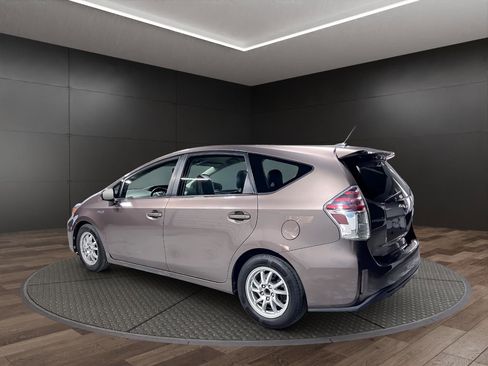 Used 2016 Toyota Prius V Four FWD image 6